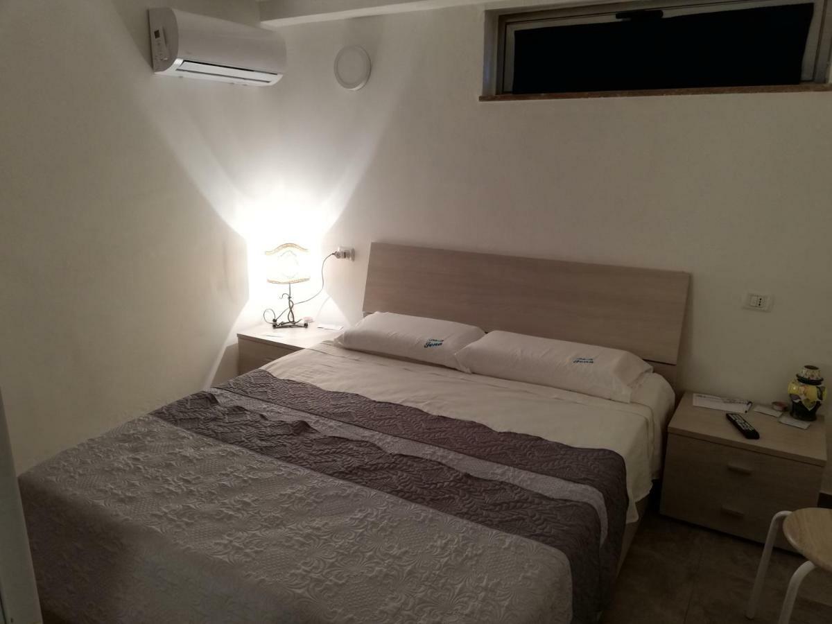 B&B Iona Rocca di Neto Esterno foto